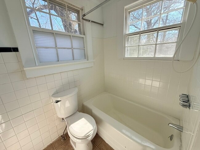 Photo - ADORABLE cottage close to everything!