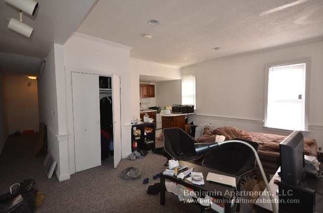 Building Photo - 61 S Huntington Ave Unit 303