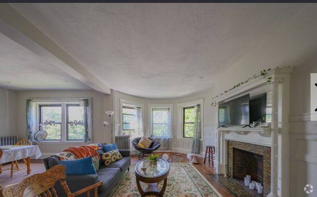 Building Photo - 1855 Beacon St Unit 3 Rental
