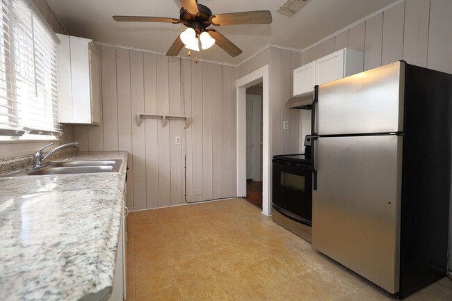 Photo - 105 1/2 West Jane Street