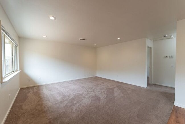 Photo - 2 Bedroom in Marina with Private Yard!