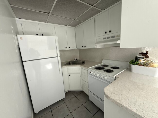 Photo - 900 NE 17th Ter