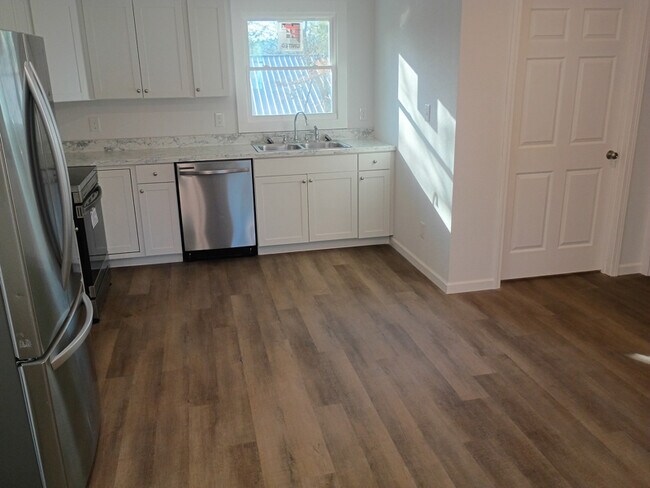 Photo - 101 Edmonds Dr