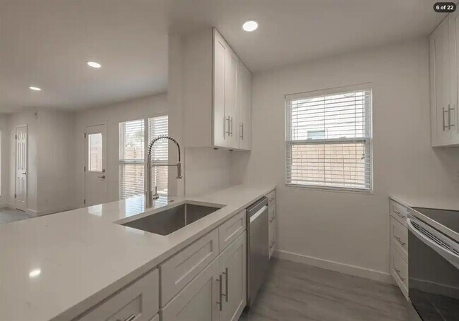Photo - 303 Fantail Loop