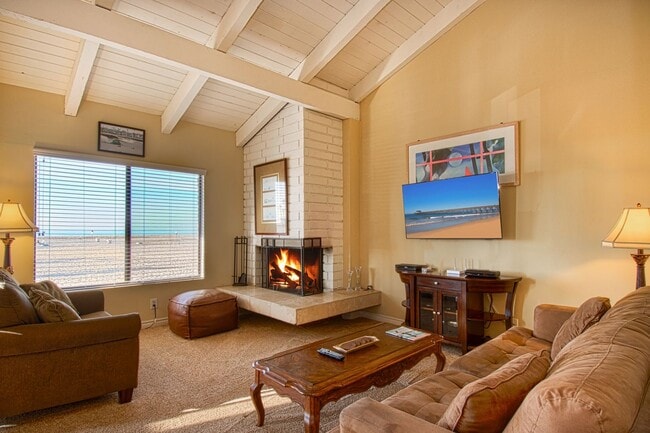 Building Photo - 414 E Oceanfront Unit B