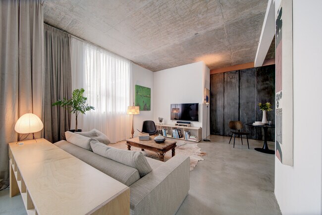 Photo - 234 NE 3rd St Unidad 1004