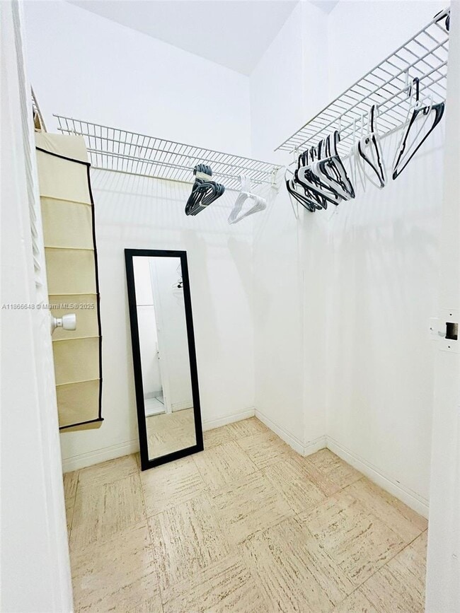 Photo - 100 Lincoln Rd Unidad 525