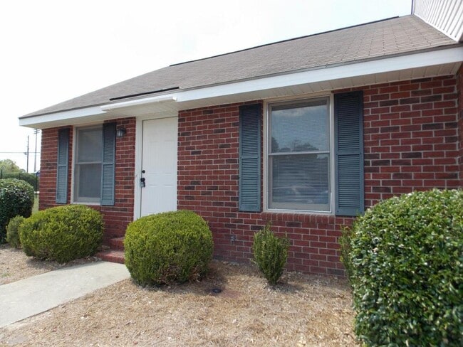 Building Photo - 140 Lanier Dr Unit 12 Rental