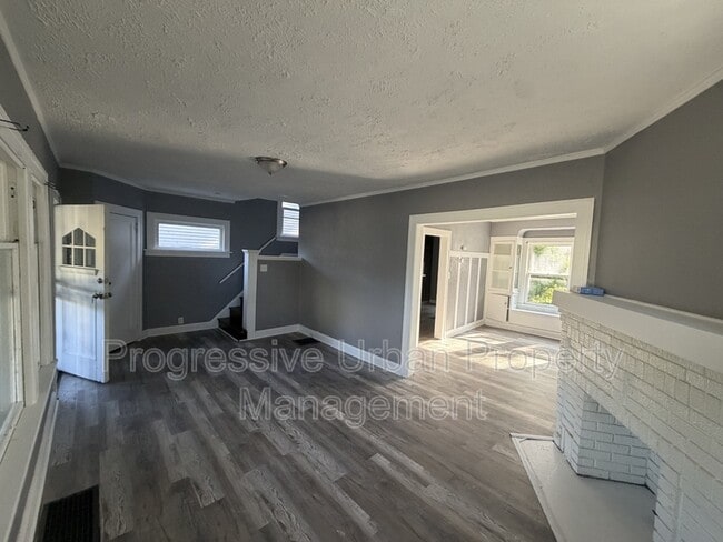 Photo - 664 E 96th St
