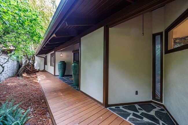 Photo - 130 Huntcliff Point NE