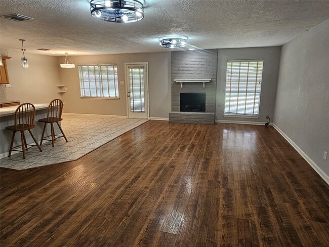 Photo - 2701 Henderson Ln