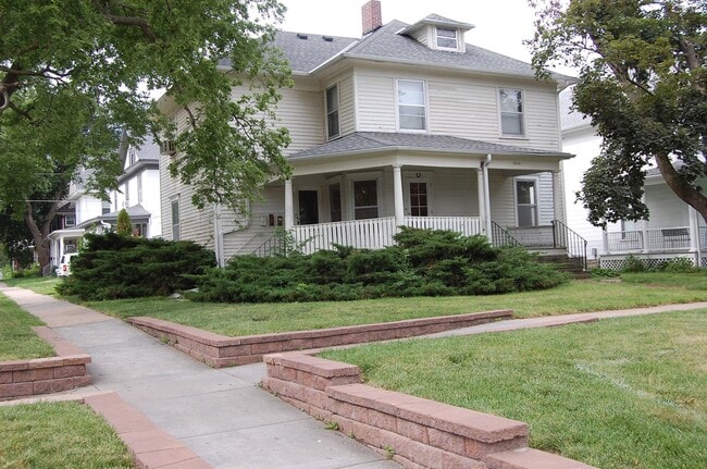 Building Photo - 1345 B St Unit 1345 B St. - 2 Rental