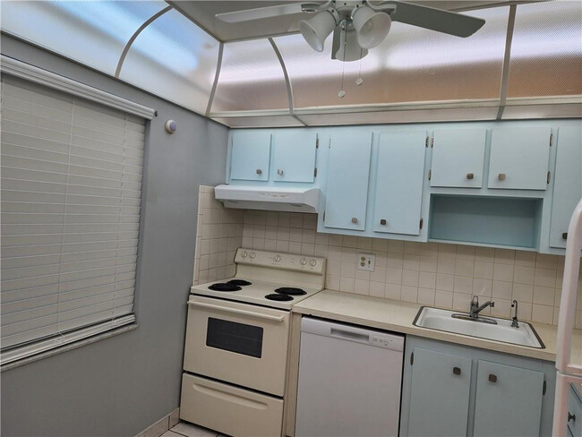 Photo - 1005 Country Club Dr Unit 207