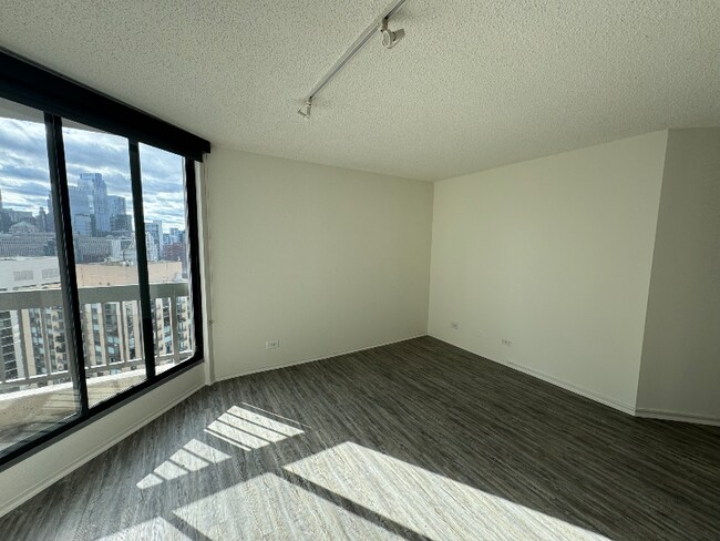 Photo - 45 W Chicago Ave