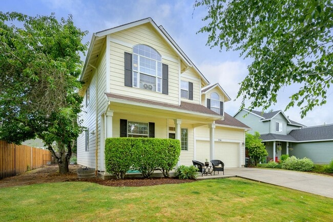 Photo - Large 3 Bed, 2.5 Bath Home in McMinnville-...