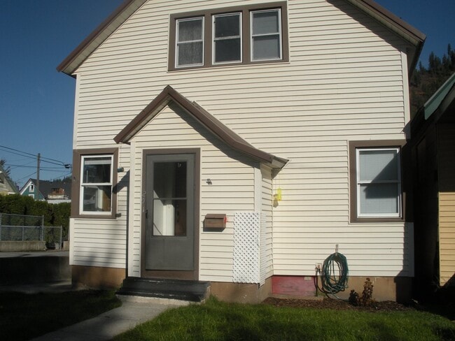 Building Photo - Super cute house in Wallace near the school!