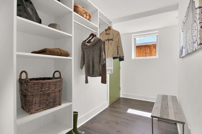 Photo - Slick Southampton Studio Unit 07-827