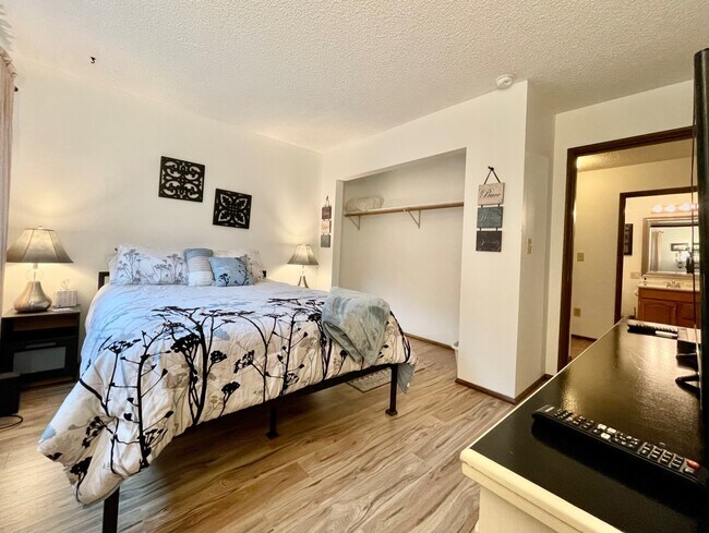1220 Glacier Ave