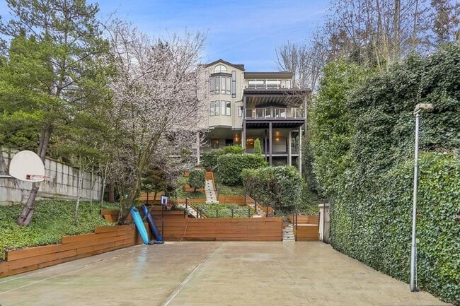 Spectacular 180* views from Mercer Island'... - Spectacular 180* views from Mercer Island'... House
