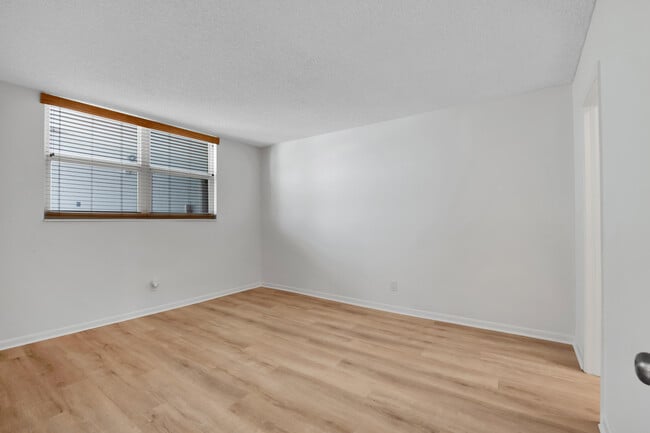 Photo - 2731 NE 14th Street Causeway Unit 314