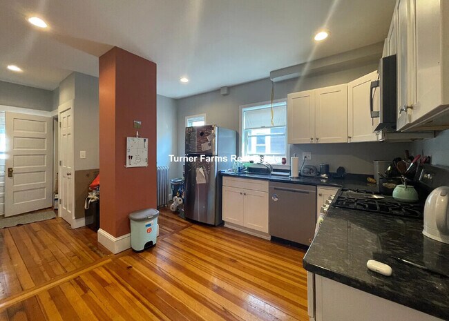 Building Photo - 23 Berwick Rd Unit 1 Rental