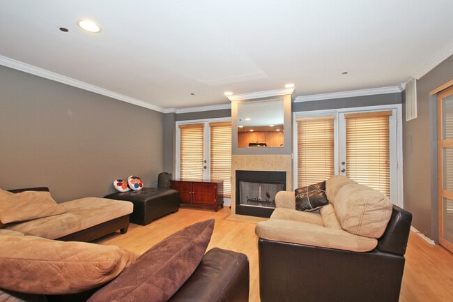 Building Photo - 51 W 15th St Unit F1