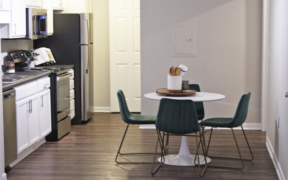 Upgraded Kitchen & Dining Space
