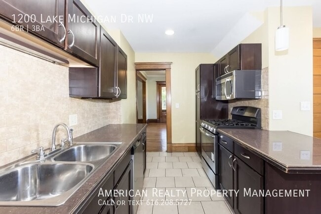 Photo - 1200 Lake Michigan Dr NW