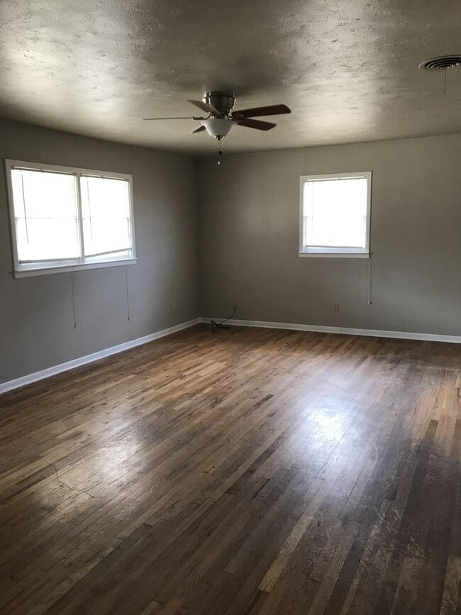 Photo - Pre Leasing for fall 2026! 3/2 in Medical District!