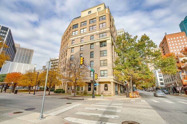 Building Photo - Beautiful 1 Bed- 1 Bath in Houston Place Lofts- Downtown Fort Worth- 76102