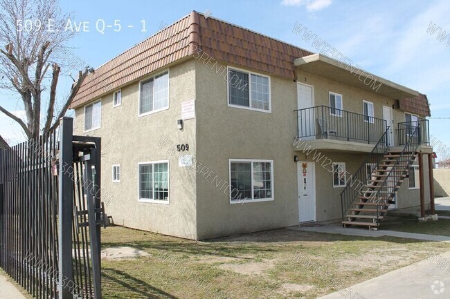 Building Photo - 2BD/1BTH SECOND FLOOR APARTMENT EAST PALMDALE Unit 1