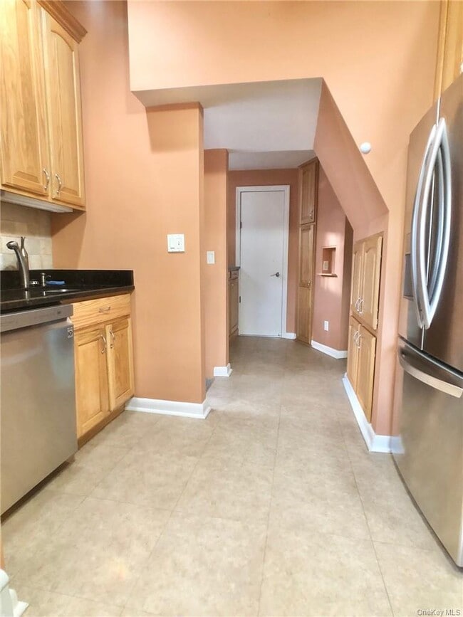 72 Stewart Ave