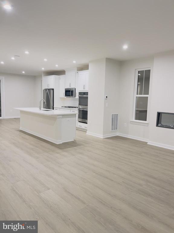 Photo - 24158 Thurso Sq