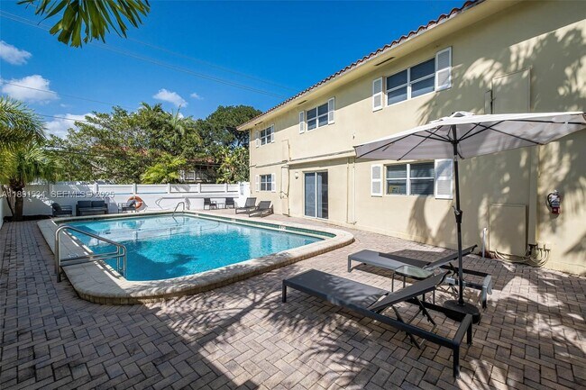 Photo - 2025 Miami Rd Unit 3B