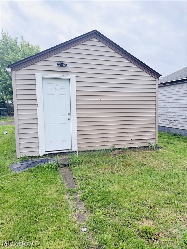 Photo - 1511 Stark Ave SW