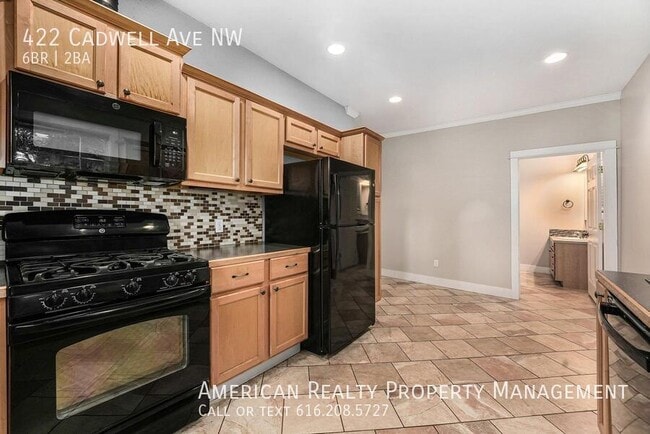 Photo - 422 Cadwell Ave NW