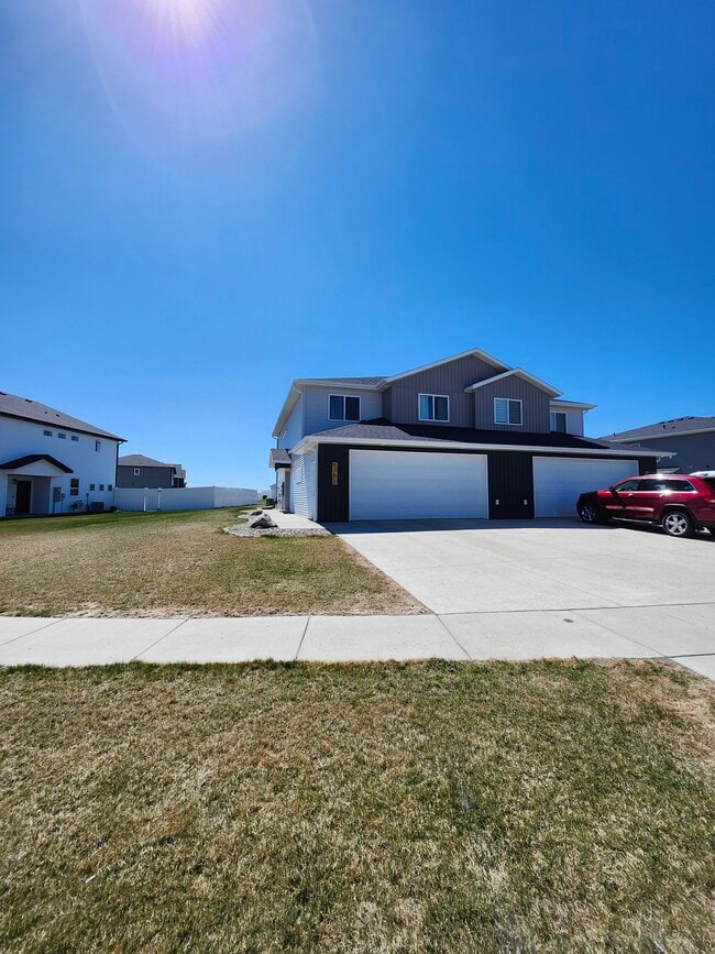 Building Photo - 5703 Iron Dr