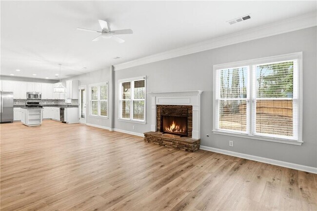 Photo - 113 Greenbrier Way