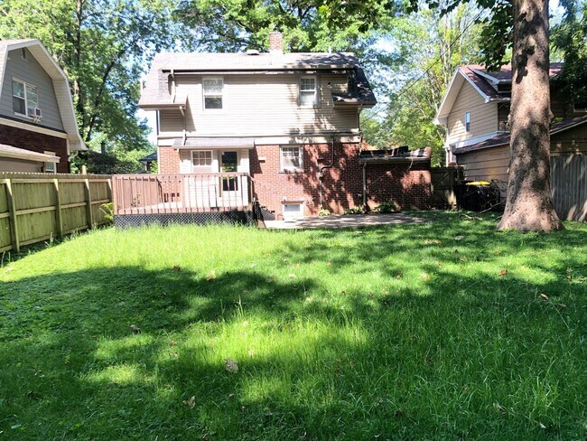 Photo - Beautiful 3 BR 1.5 bathroom house in histo...