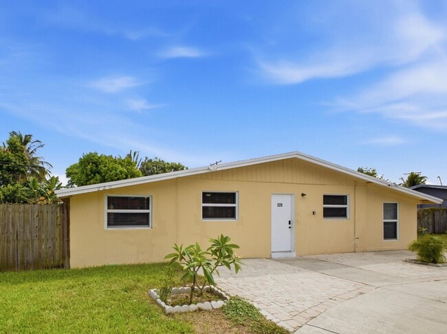 Photo - 226 E Gateway Blvd