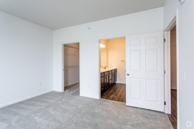 2BR, 2BA - 1172 SF