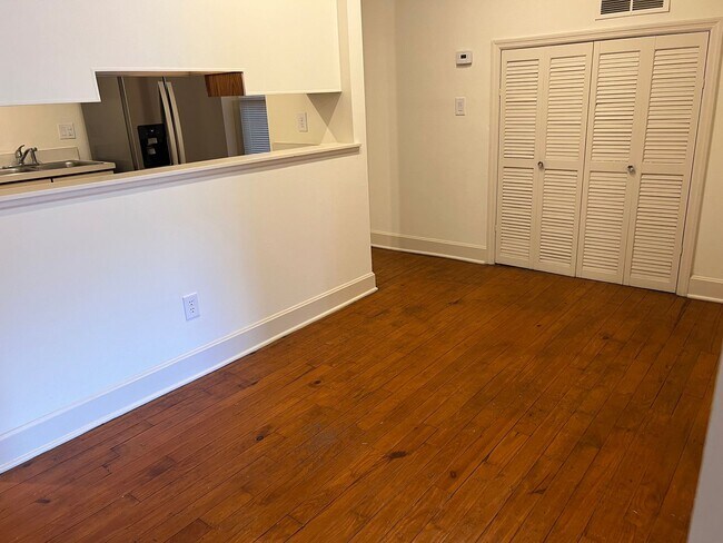 Photo - 692 N High St