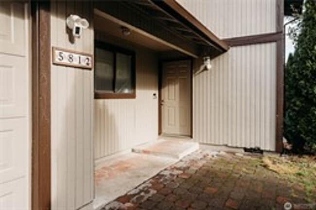 Photo - Close in Quiet Neighborhood,