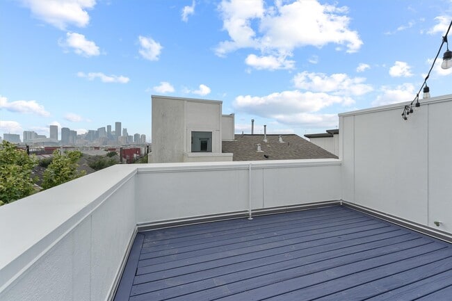 Photo - 3205 Baron St