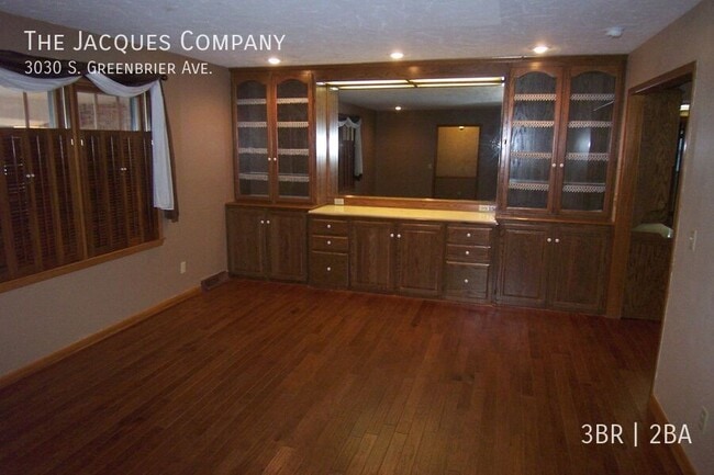 Photo - 3030 S Greenbrier Ave