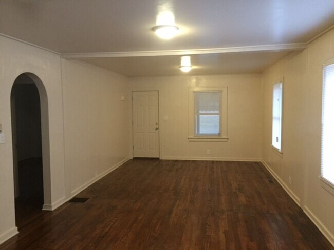 Photo - 3299 Glengary Rd