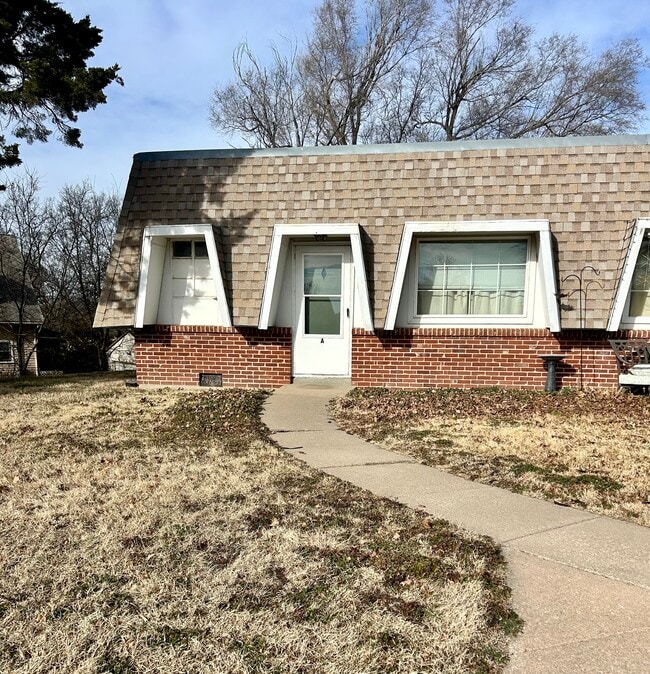 Building Photo - Tenth Street Apartments Unit A