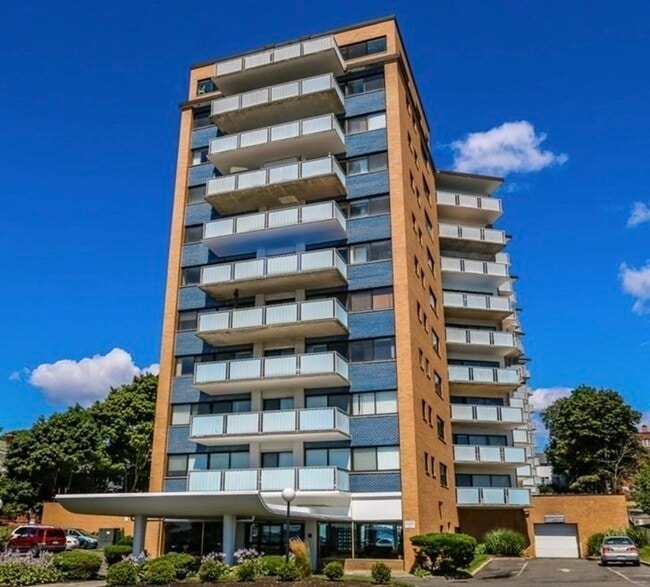 Building Photo - 300 Lynn Shore Dr Unit 711