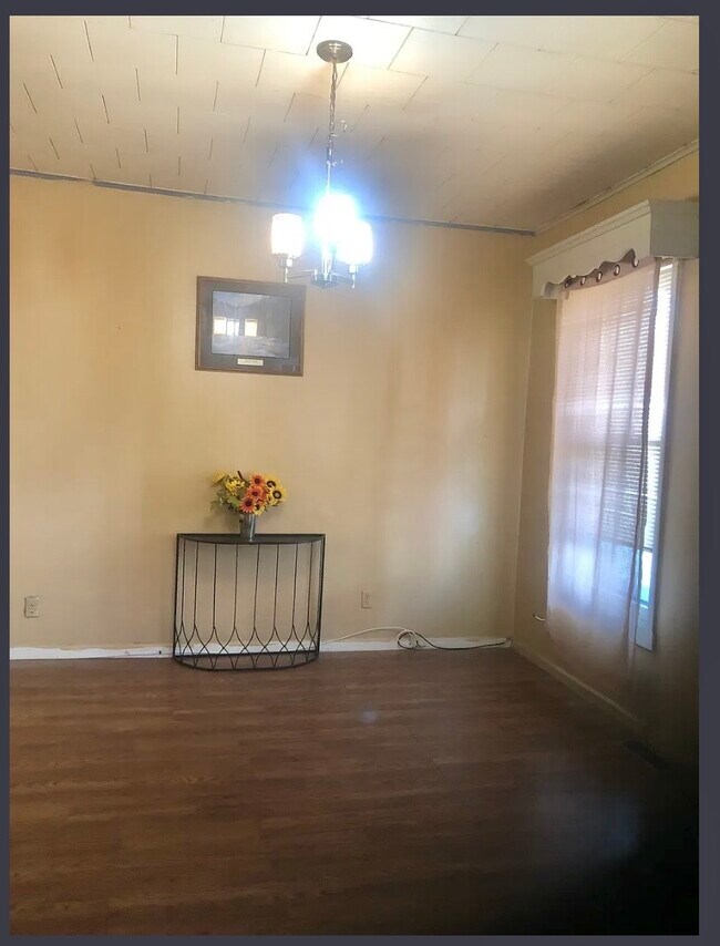 Photo - 106 Lancaster St