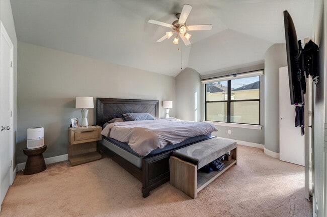 Photo - 650 Westcross St